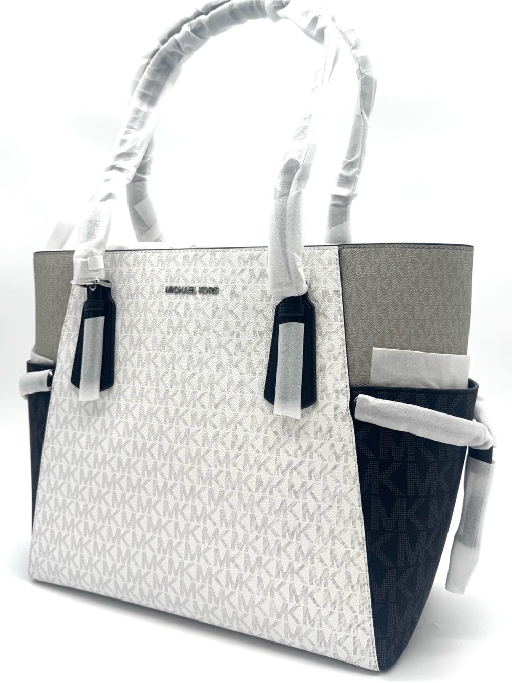 Michael Kors Voyager Large Color-Block Signature Logo Tote Bag - Optic White